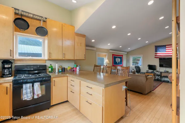 $3,900,000 | 663-665 East Kelly Avenue, Jackson, WY 83001