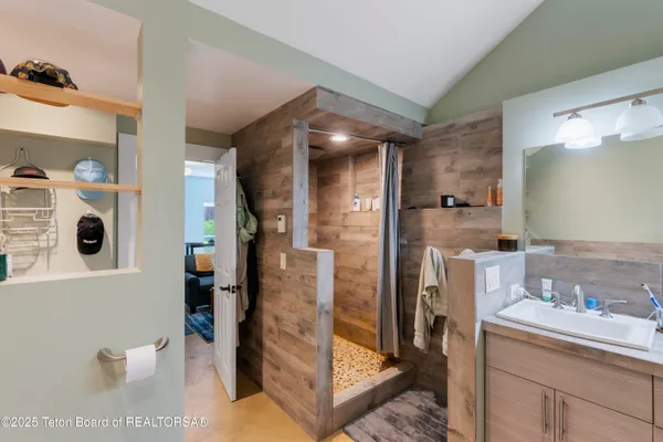 $3,900,000 | 663-665 East Kelly Avenue, Jackson, WY 83001