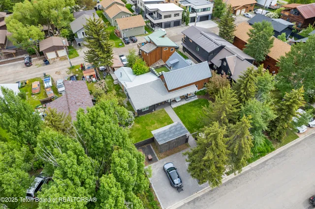 $4,250,000 | 663-665 East Kelly Avenue, Jackson, WY 83001