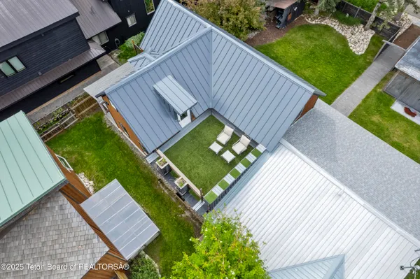 $3,900,000 | 663-665 East Kelly Avenue, Jackson, WY 83001