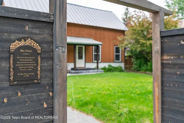 $3,900,000 | 663-665 East Kelly Avenue, Jackson, WY 83001