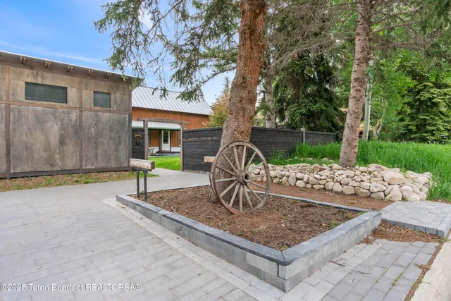 $4,250,000 | 663-665 East Kelly Avenue, Jackson, WY 83001