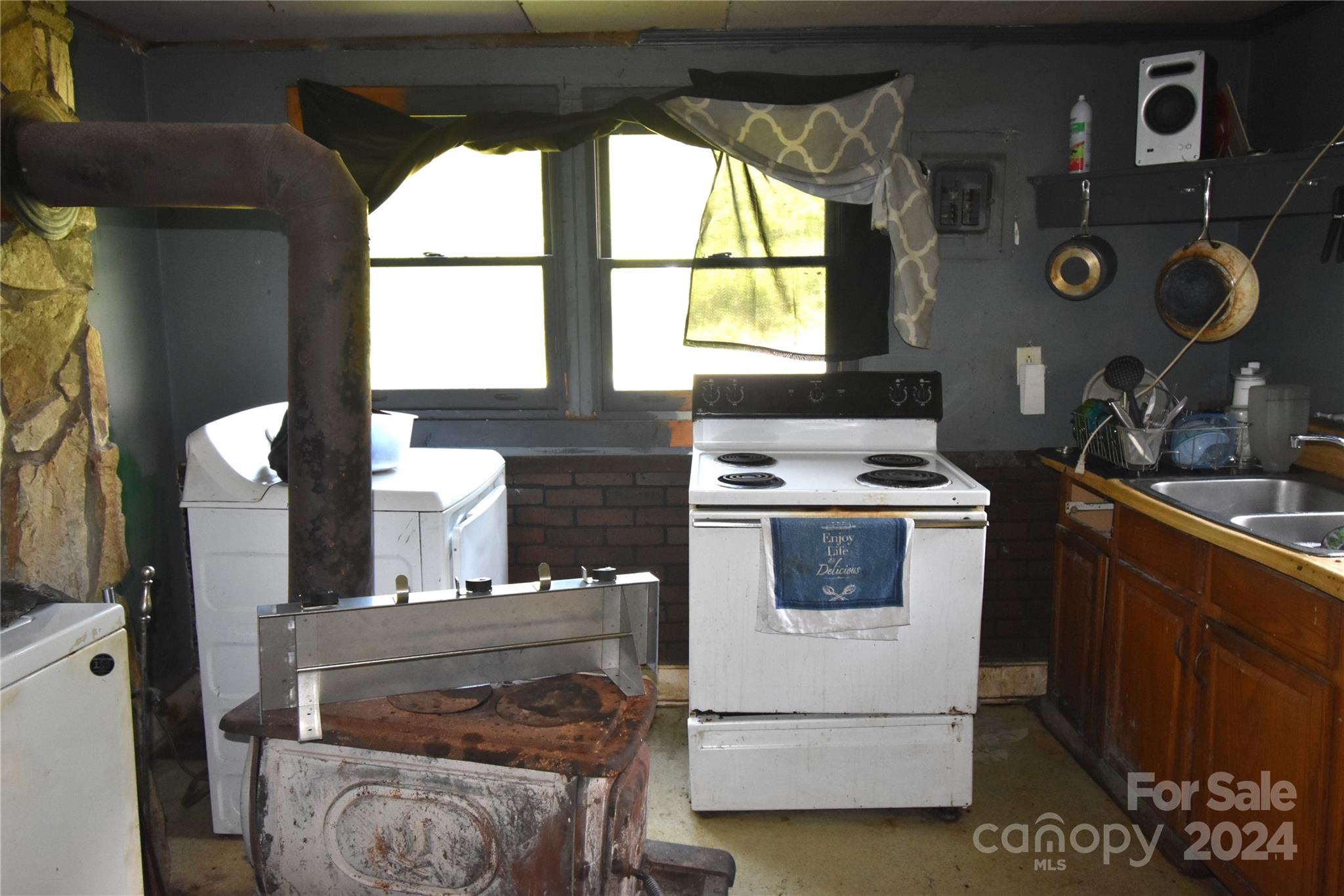 112 Robert Roten Road Warrensville, NC 28693 - Photo 5 of 7 Gallery Image 5