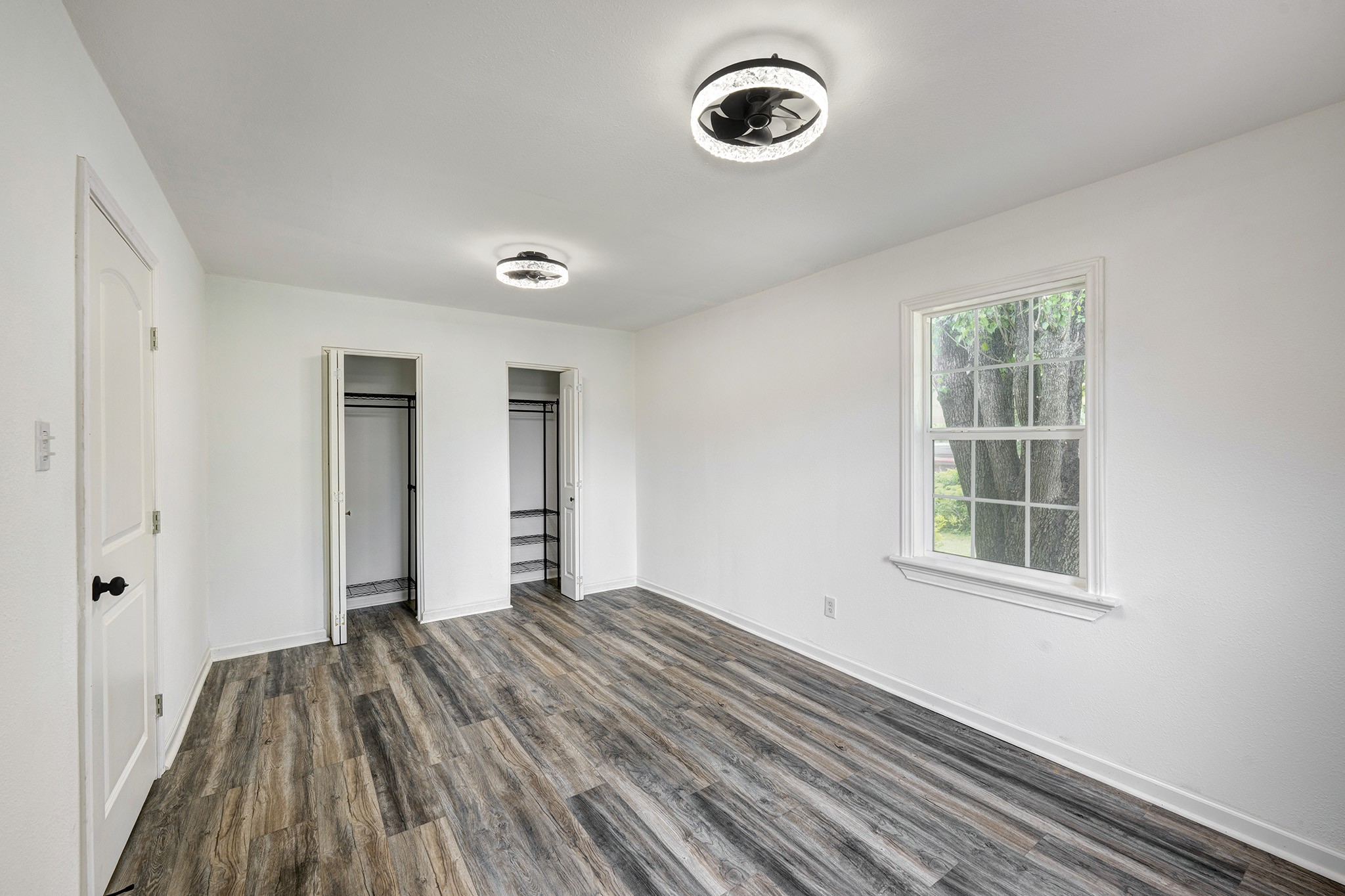 639 Manor Street Houston, TX 77015 - Photo 23 of 42 Bedroom 1 with 2 closets