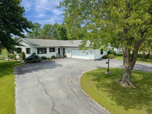 $585,000 | W5358 County Rd A, Black Creek, WI 54106