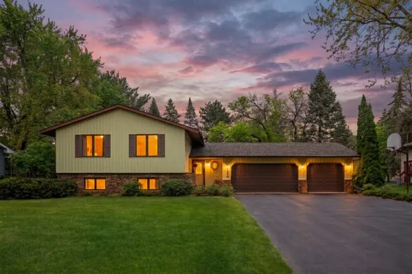 $499,900 | 654 Tanglewood Drive, Shoreview, MN 55126