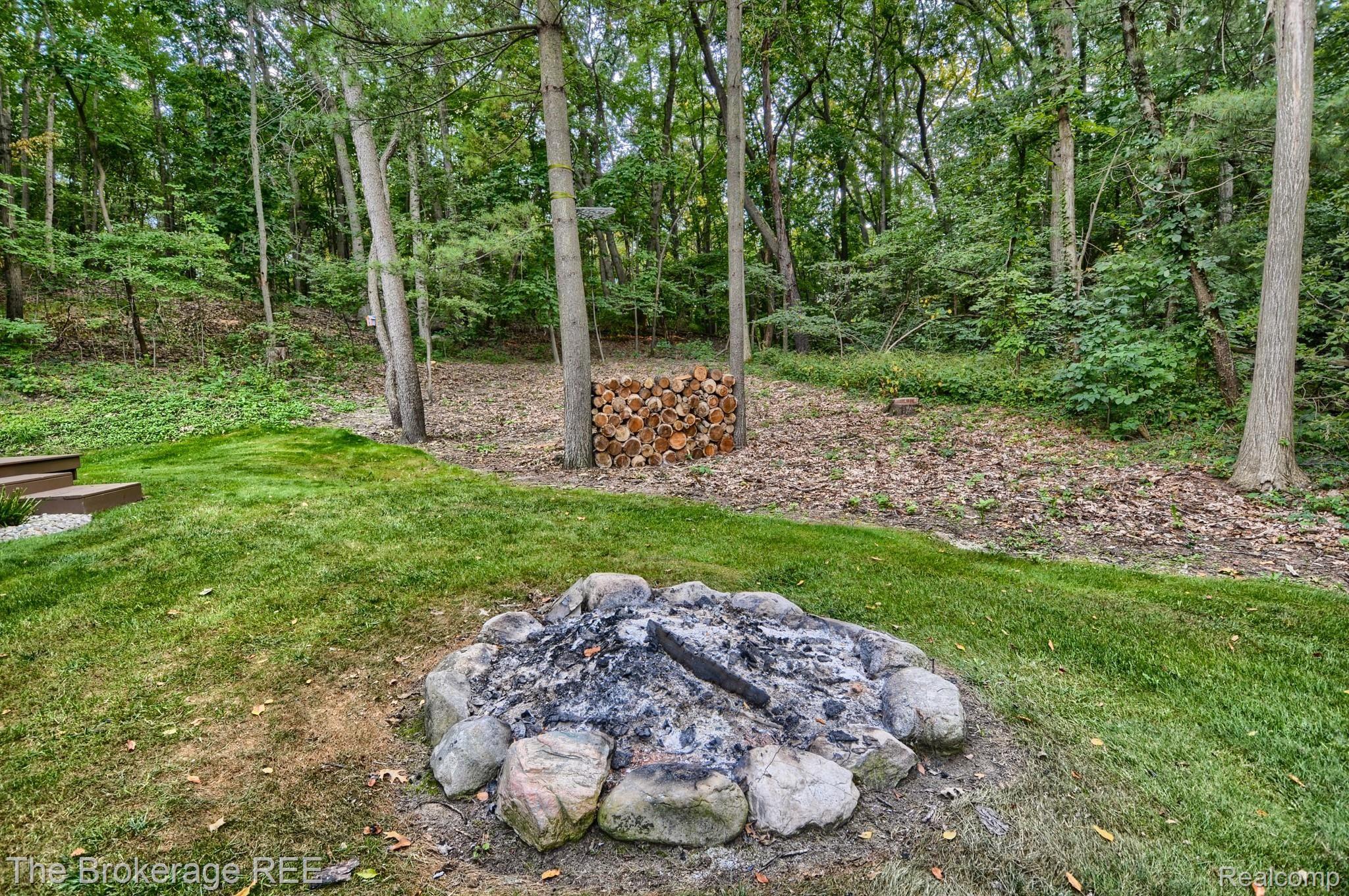 11136 Whispering Ridge Trail Fenton, MI 48430 - Photo 5 of 38 SD3_2757-HDR(5).jpg