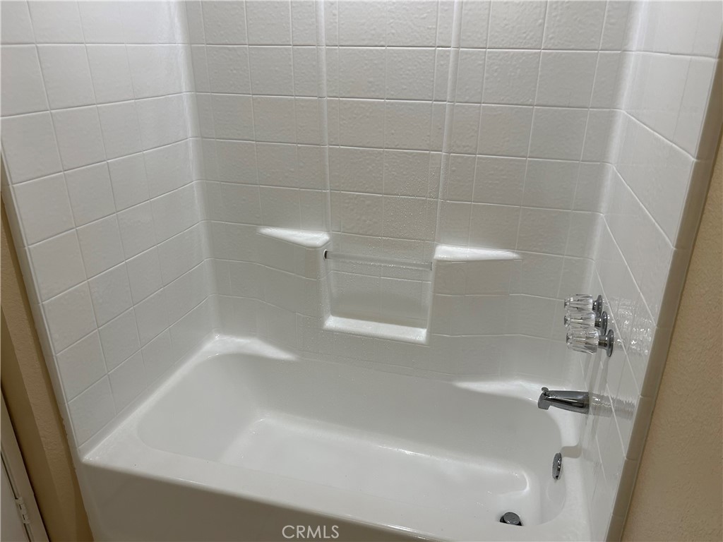 58481 Del Mar Street Yucca Valley, CA 92284 - Photo 13 of 29 a close up of a bathtub