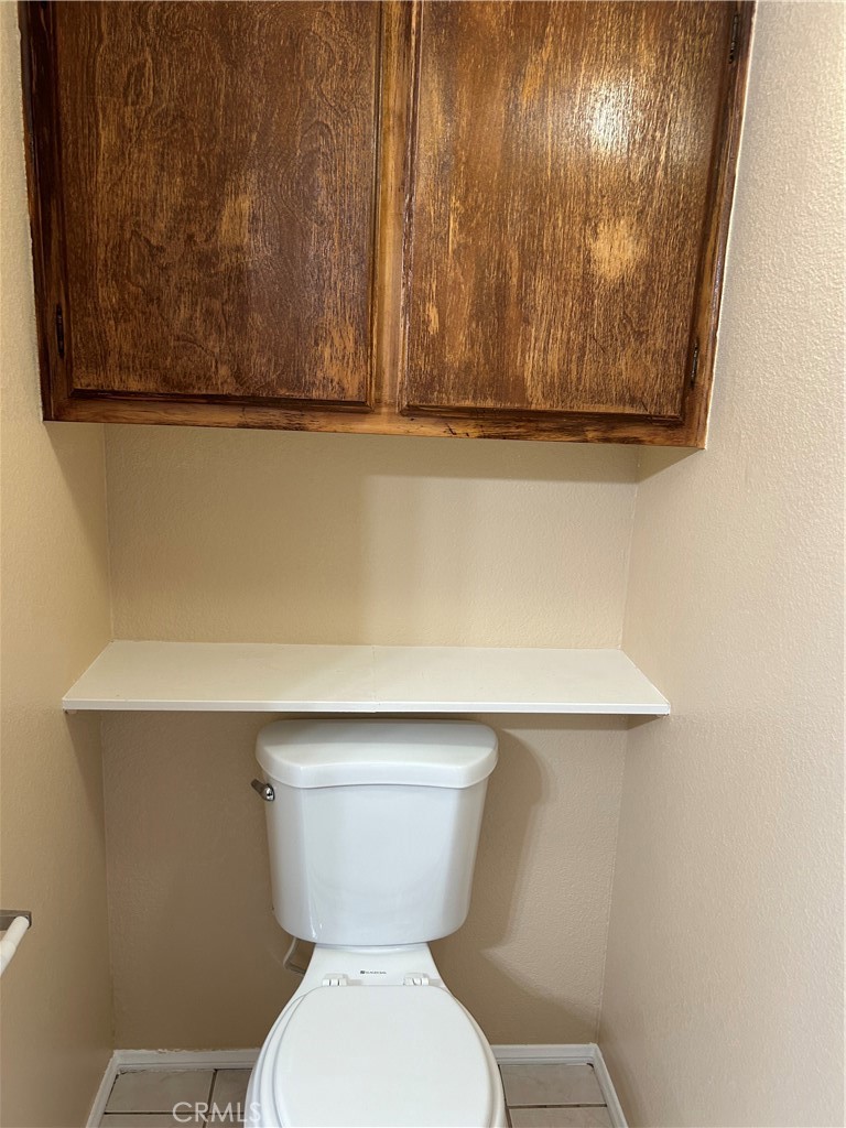 58481 Del Mar Street Yucca Valley, CA 92284 - Photo 22 of 29 a bathroom with a toilet