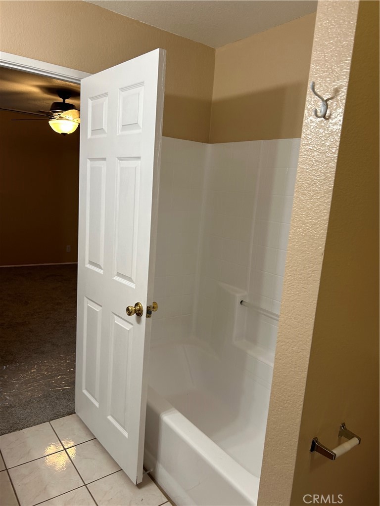 58481 Del Mar Street Yucca Valley, CA 92284 - Photo 23 of 29 a bathroom with a bathtub
