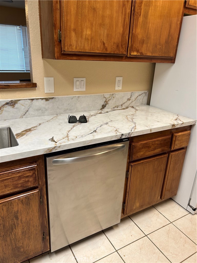 58481 Del Mar Street Yucca Valley, CA 92284 - Photo 5 of 29 a kitchen with a sink and cabinets