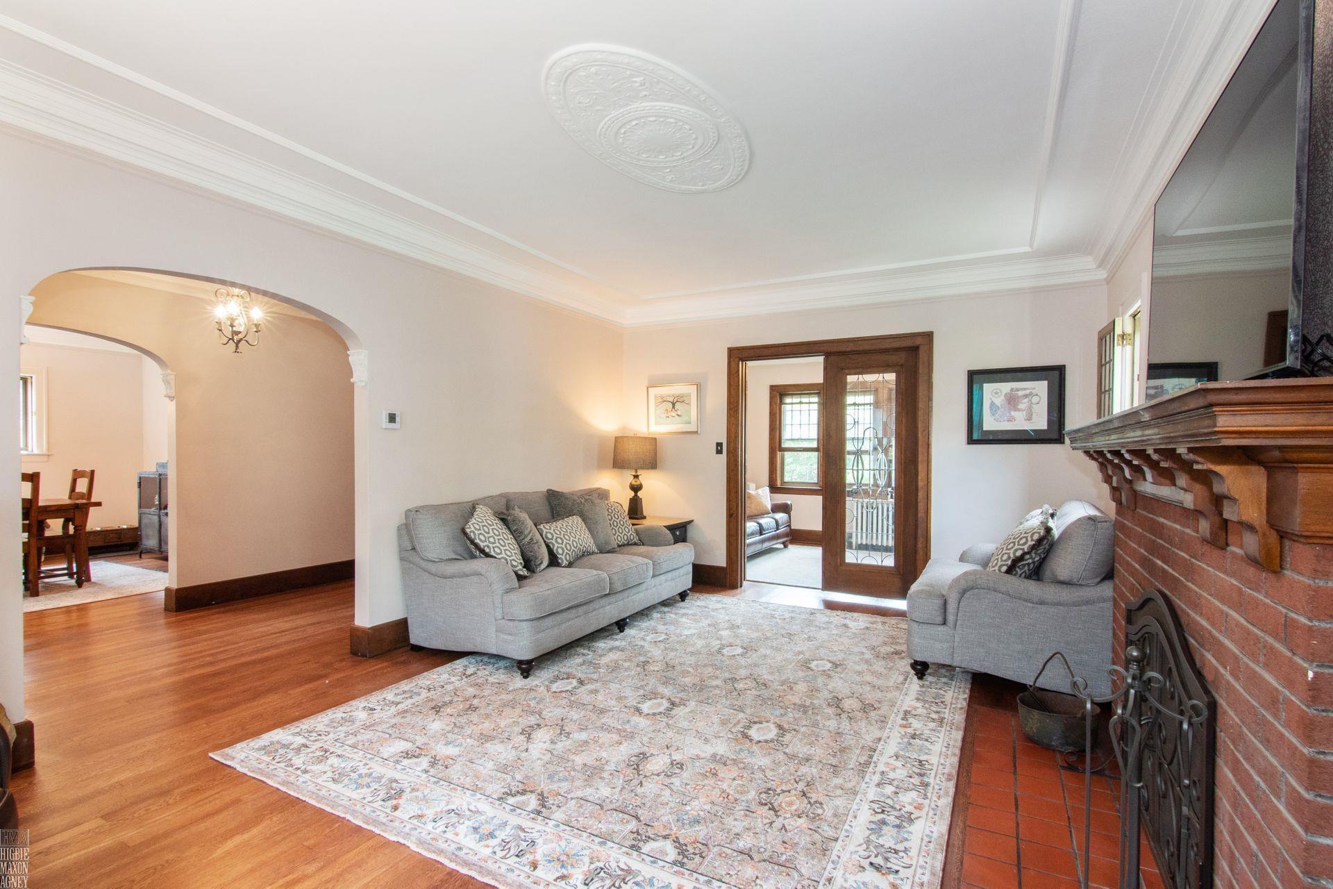 1423 Devonshire Road Grosse Pointe, MI 48230 - Photo 4 of 35 50116001-3.JPG