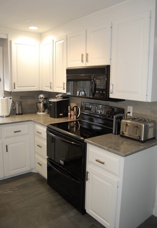 36 Field Pond Road Milford, MA 01757 - Photo 8 of 42 Gallery Image 8