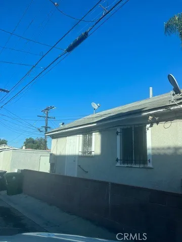 a view of an outdoor space and window