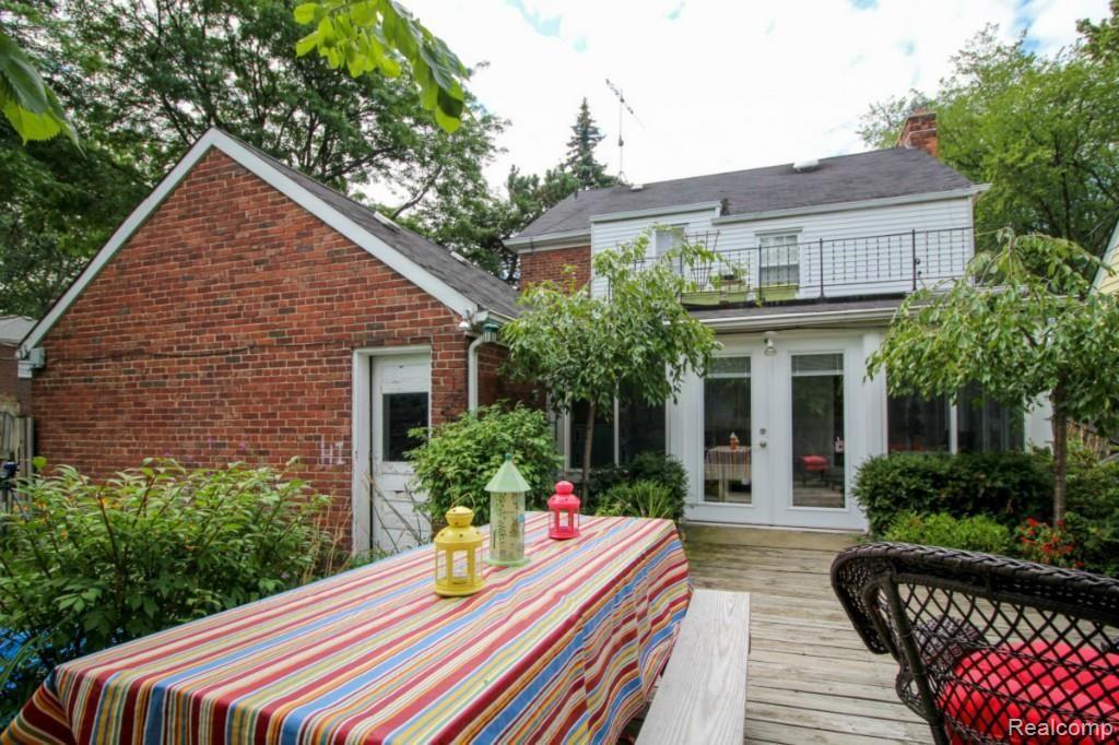 866 Cadieux Road Grosse Pointe, MI 48230 - Photo 25 of 25 25_3SH6BA_still_bk.jpg