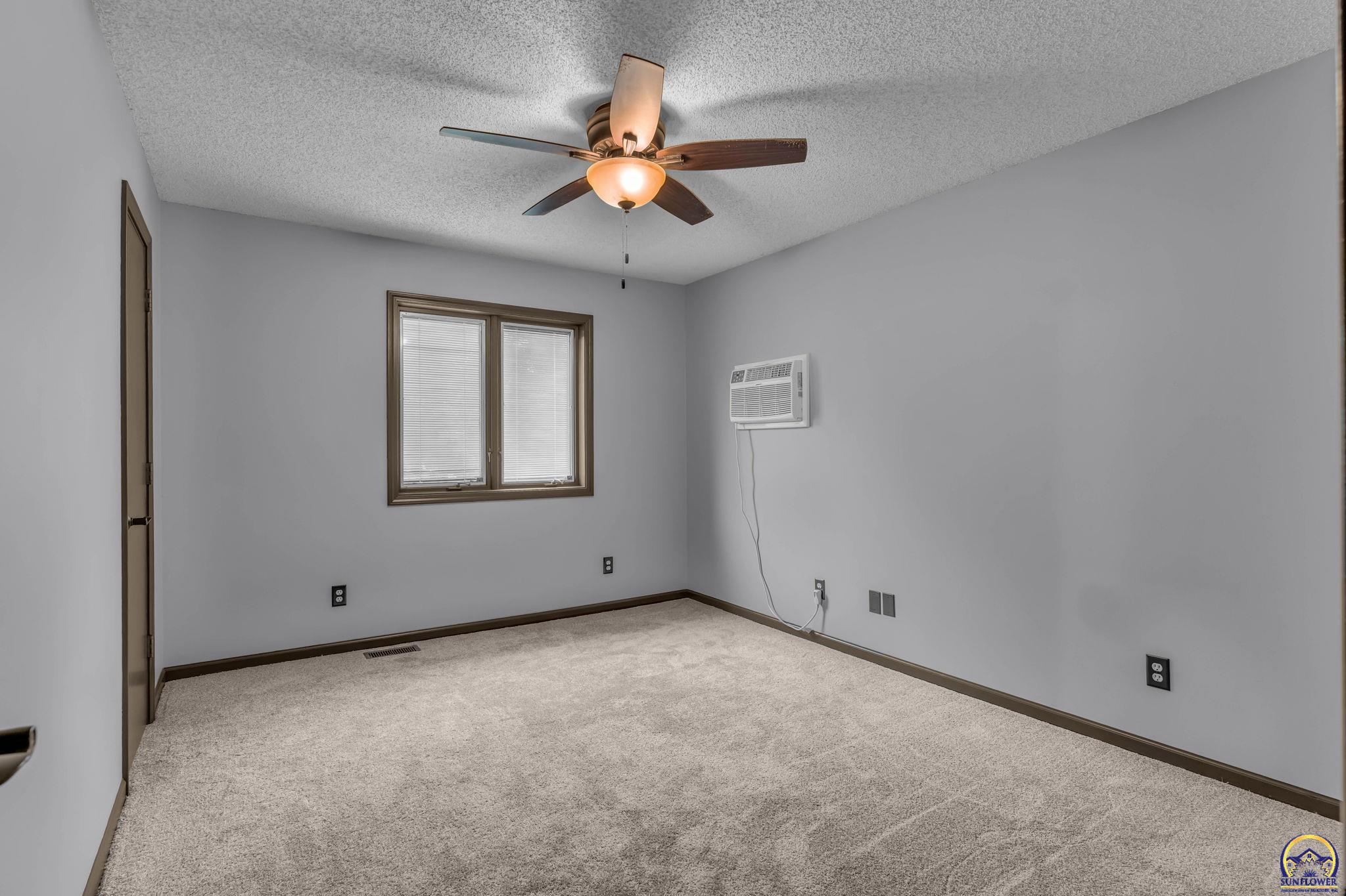 6236 Southwest 25th Street Topeka, KS 66614 - Photo 28 of 53