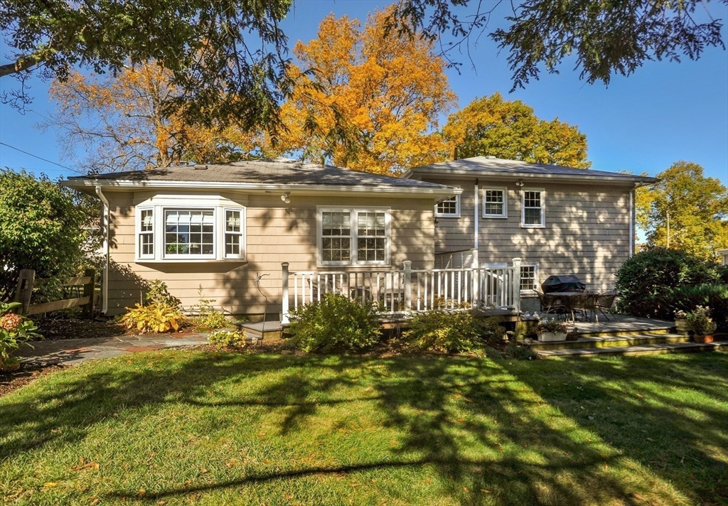 12 Oak Ridge Circle Weymouth, MA 02188 - Photo 3 of 27