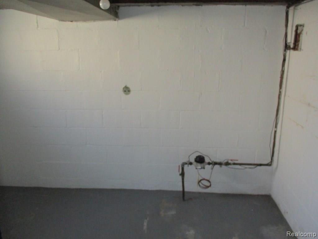 16213 East 10 Mile Road Eastpointe, MI 48021 - Photo 14 of 17 IMG_5324.JPG