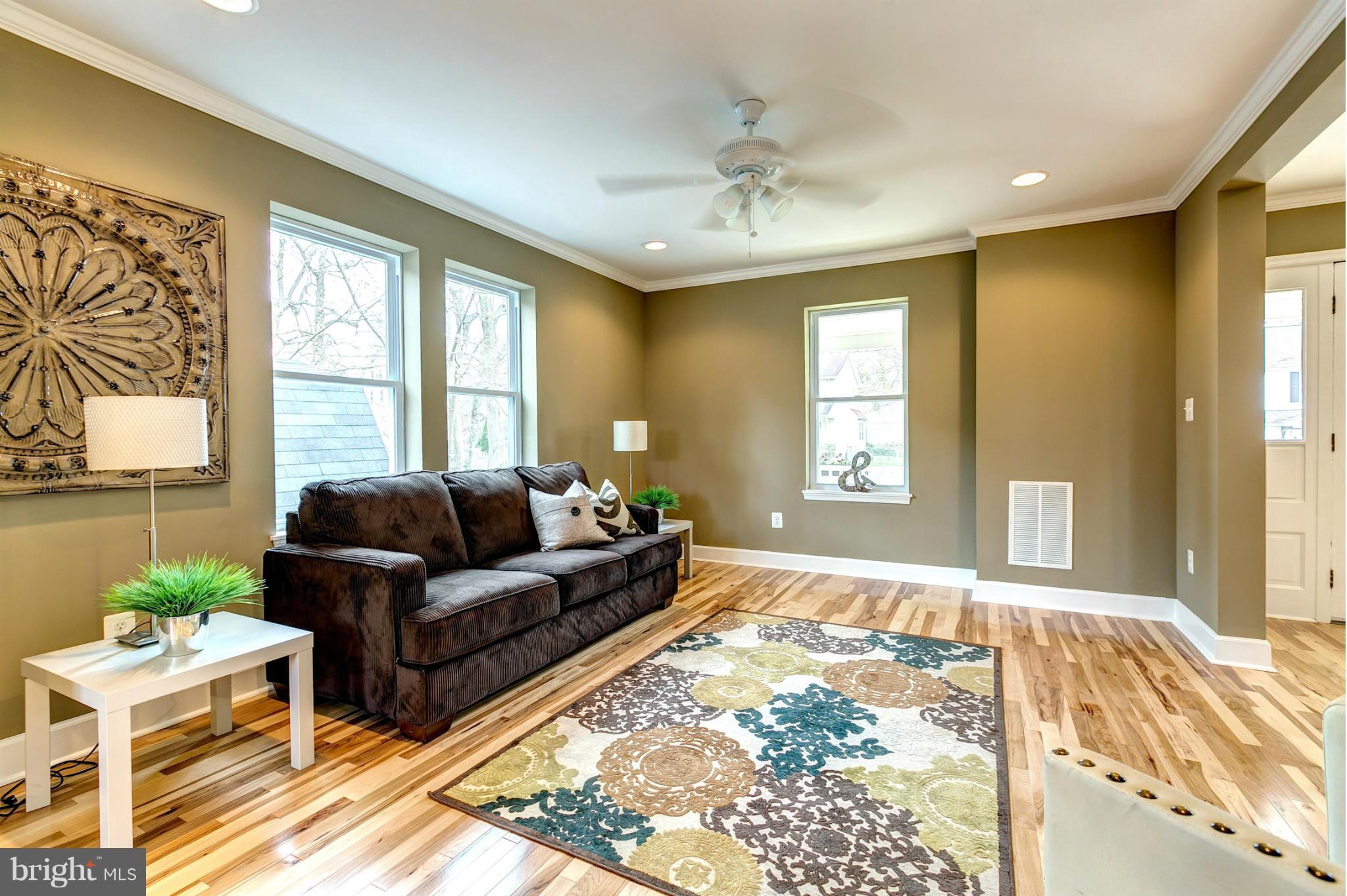 404 Greenwood Road Linthicum, MD 21090 - Photo 6 of 30 Spacious Living Room