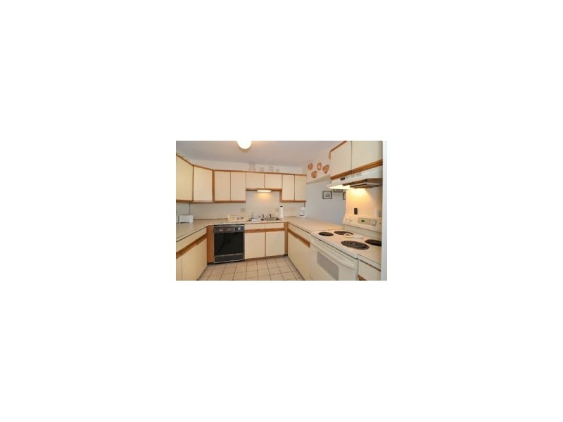 787 Ocean Road, Unit 10 Narragansett, RI 02882 - Photo 2 of 10 Kitchen.
