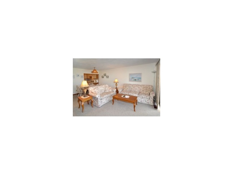 787 Ocean Road, Unit 10 Narragansett, RI 02882 - Photo 3 of 10 Living Room.