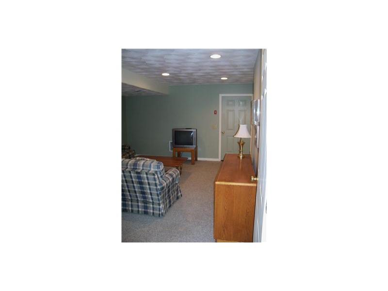 787 Ocean Road, Unit 10 Narragansett, RI 02882 - Photo 7 of 10 Den/Family/Great Room.