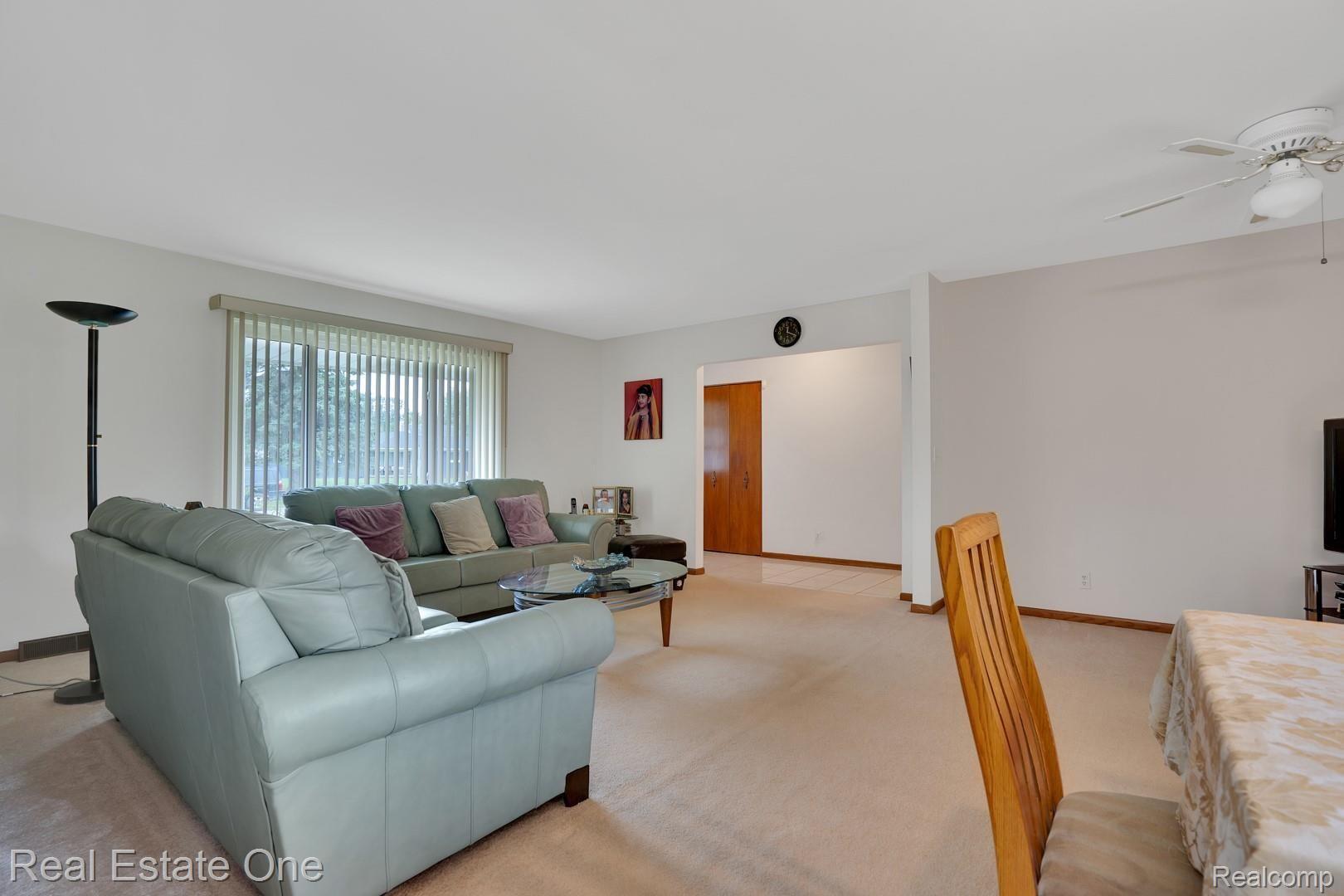 1135 Torpey Road Troy, MI 48083 - Photo 7 of 21 DSC04556.jpg