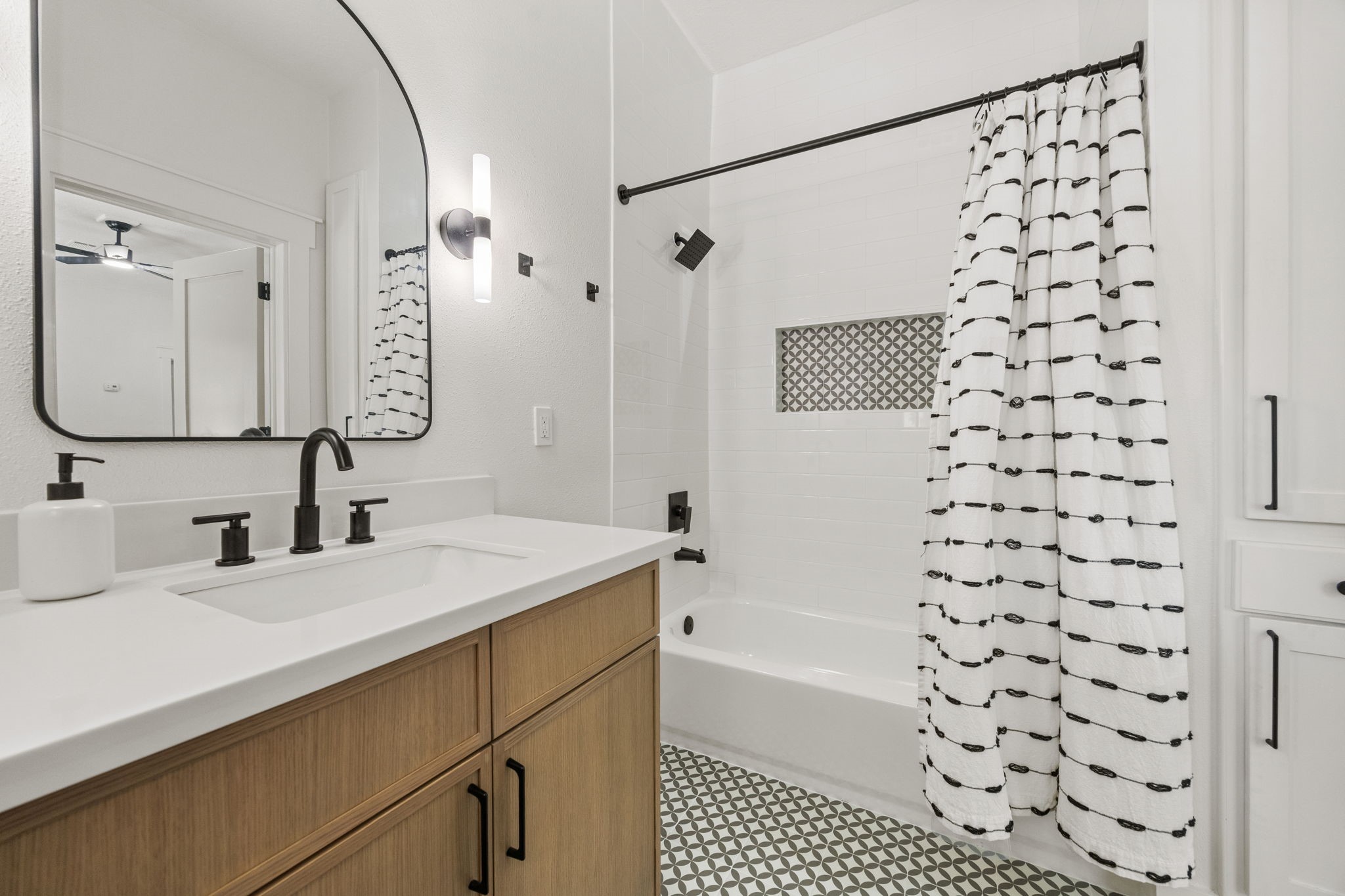 2693 Fairview Road Alvin, TX 77511 - Photo 7 of 49 a bathroom with a sink a toilet and a bathtub