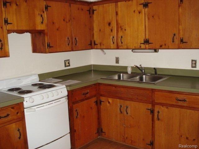 3250 Riverside Drive Port Huron, MI 48060 - Photo 6 of 10 6.jpg