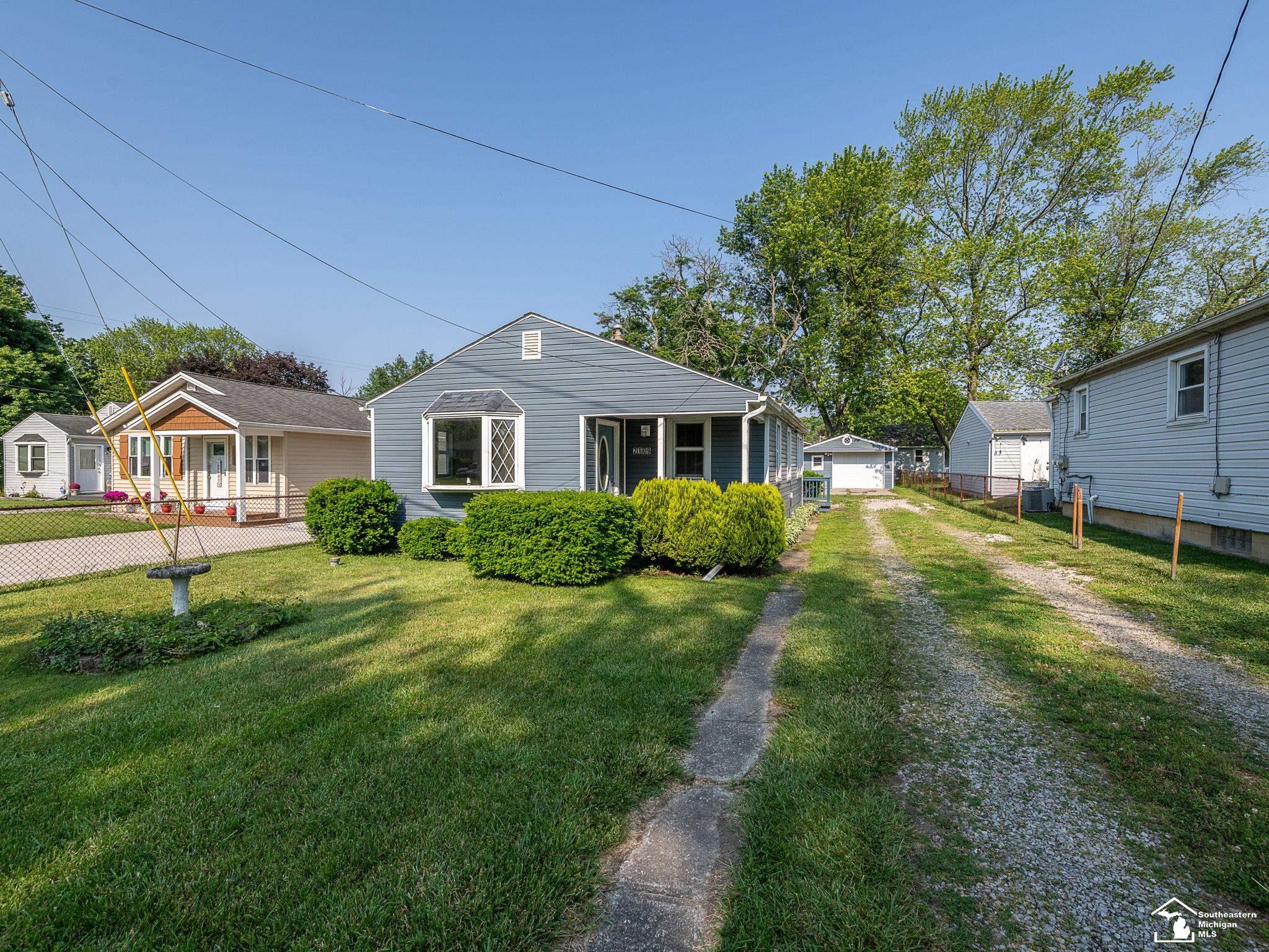 2109 Spaulding Road Monroe, MI 48162 - Photo 1 of 11 50178041-15b110f2-b0c9-4f26-a5c2-c4e32058bf5a.JPG