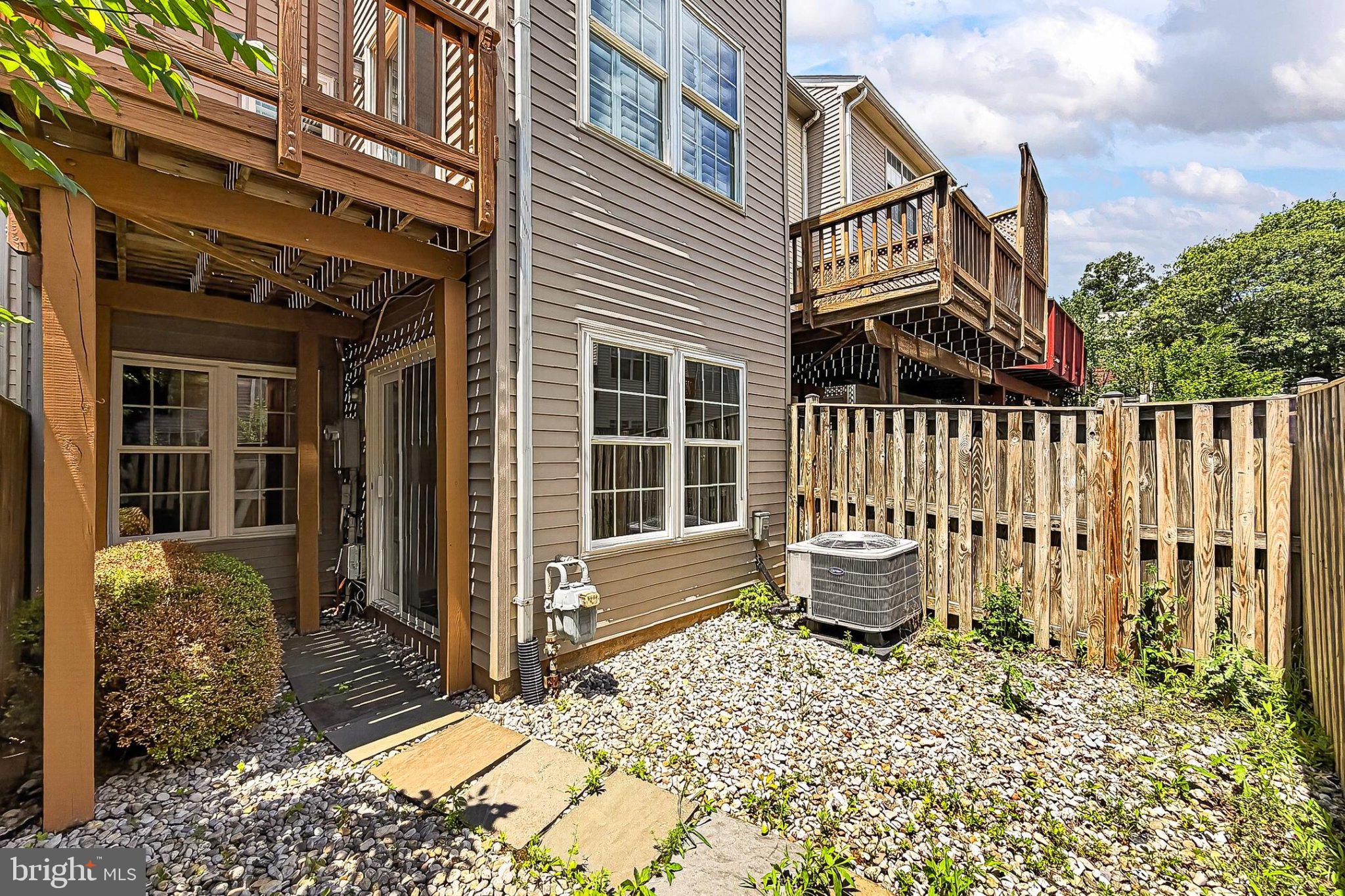 13157 Kidwell Field Road Herndon, VA 20171 - Photo 46 of 50 Charming outdoor retreat with privacy.