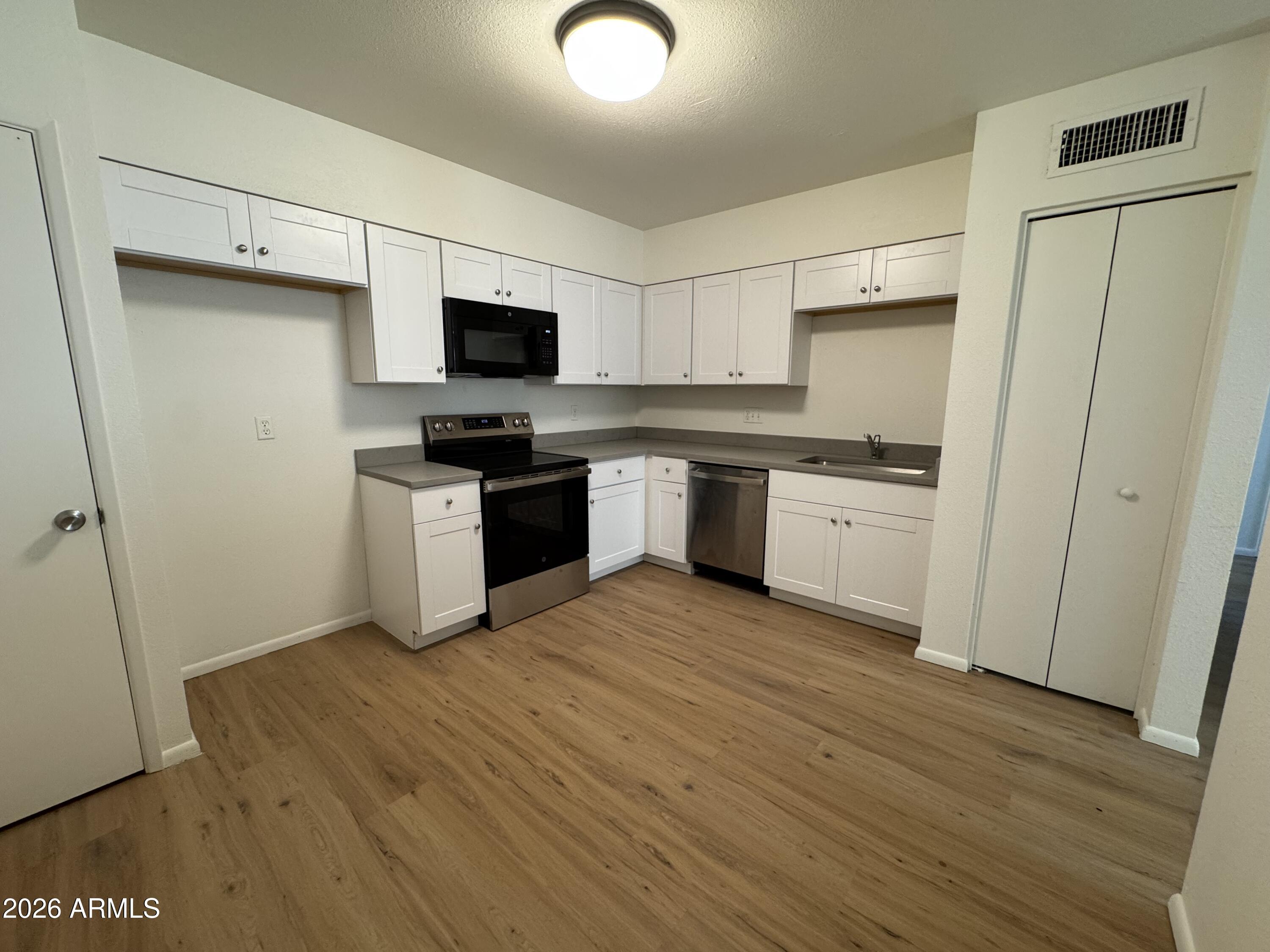 720 South Dobson Road, Unit 70 Mesa, AZ 85202 - Photo 3 of 11 IMG_8002