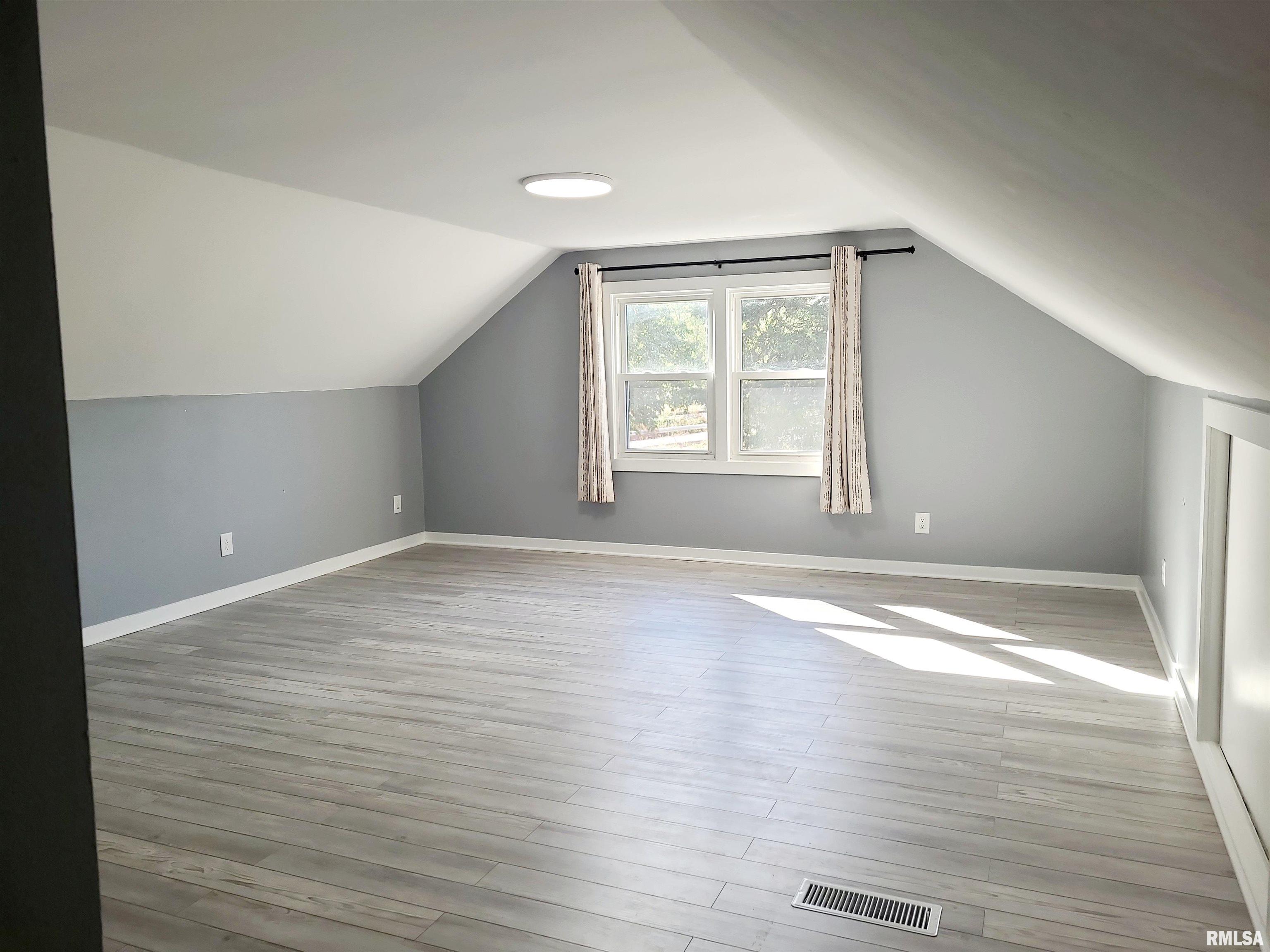 7021 West Southport Road Peoria, IL 61615 - Photo 17 of 23