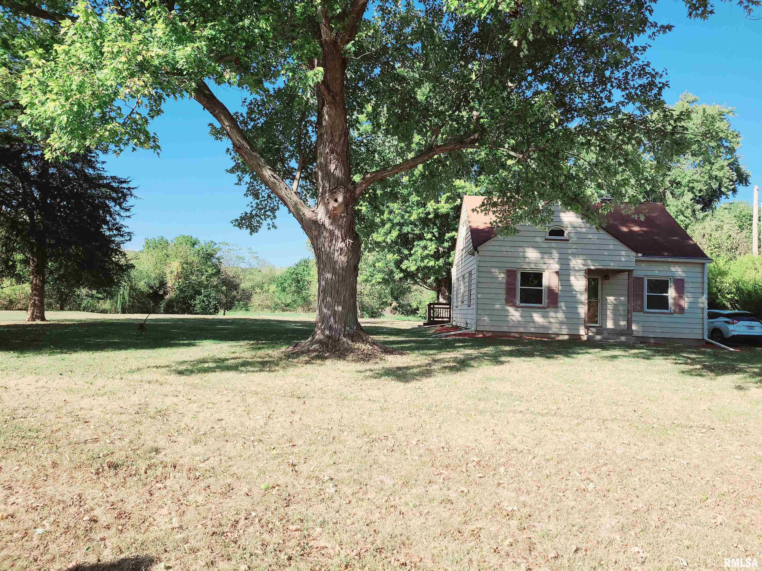 7021 West Southport Road Peoria, IL 61615 - Photo 2 of 23