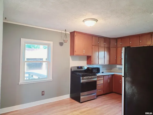 $170,000 | 7021 West Southport Road, Peoria, IL 61615