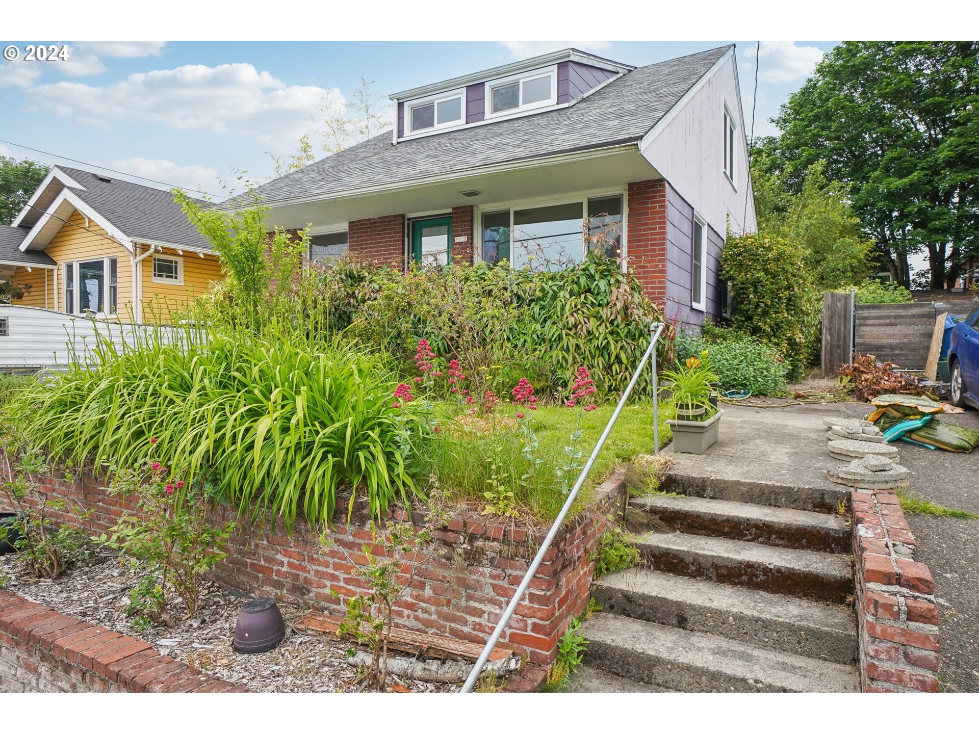 6902 North Albina Ave