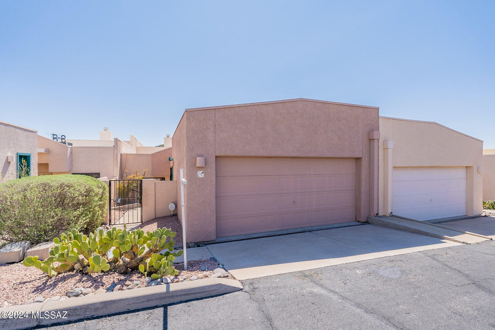 4990 North Valle Road Tucson, AZ 85750 - Photo 2 of 50