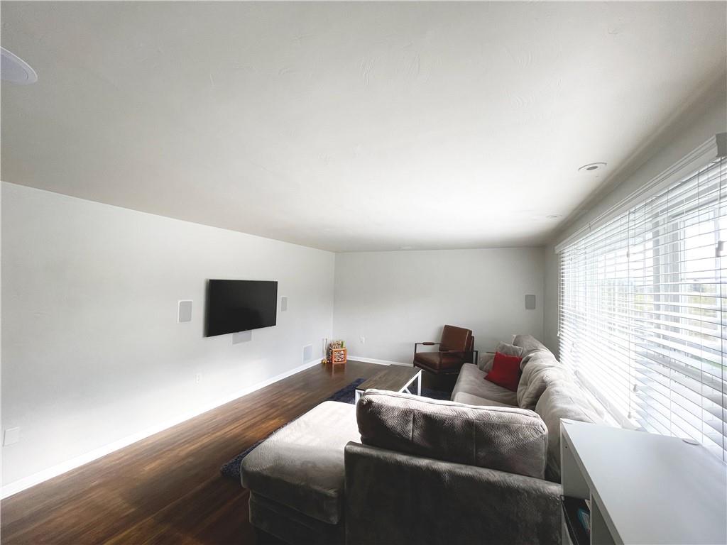 8472 Edwood Road Pittsburgh, PA 15237 - Photo 12 of 25 Gallery Image 12