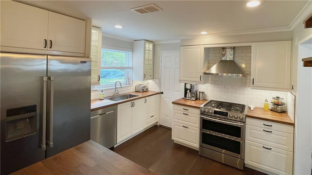 8472 Edwood Road Pittsburgh, PA 15237 - Photo 6 of 25 Gallery Image 6