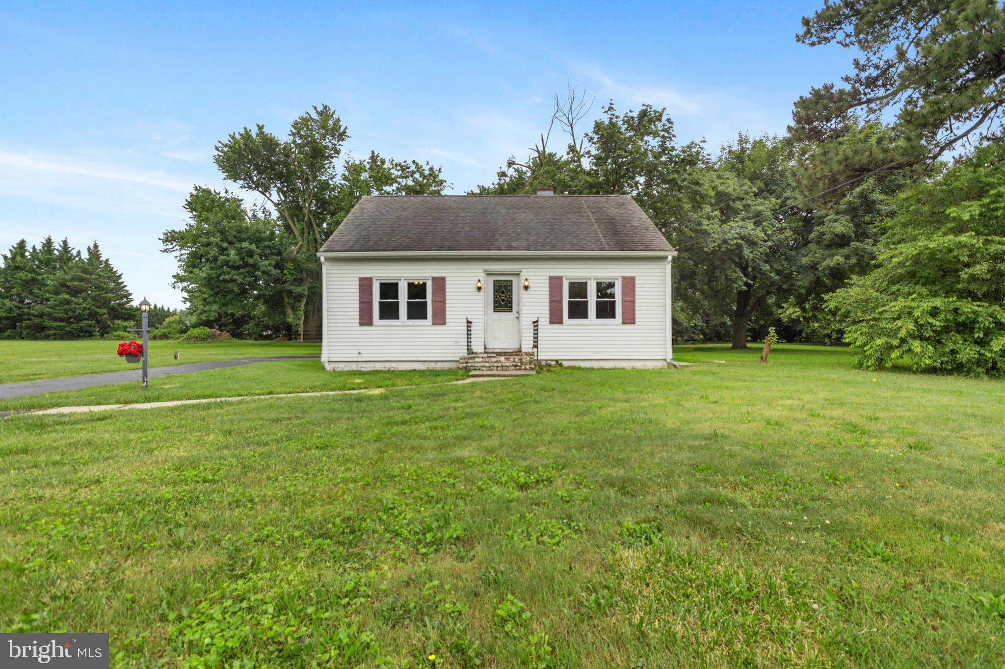 934 Fieldsboro Road Townsend, DE 19734 - Photo 3 of 27 a house with green field in front of it