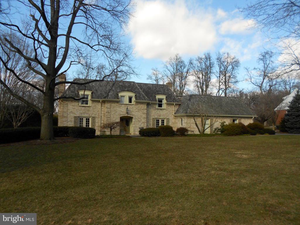 1525 Hillcrest Road Lancaster, PA 17603 - Photo 1 of 46 Gallery Image 1