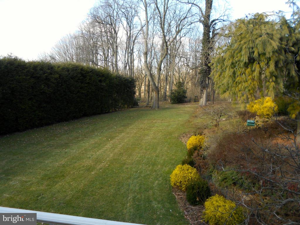 1525 Hillcrest Road Lancaster, PA 17603 - Photo 3 of 46 Gallery Image 3