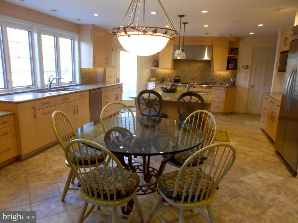 1525 Hillcrest Road Lancaster, PA 17603 - Photo 9 of 46 Gallery Image 9