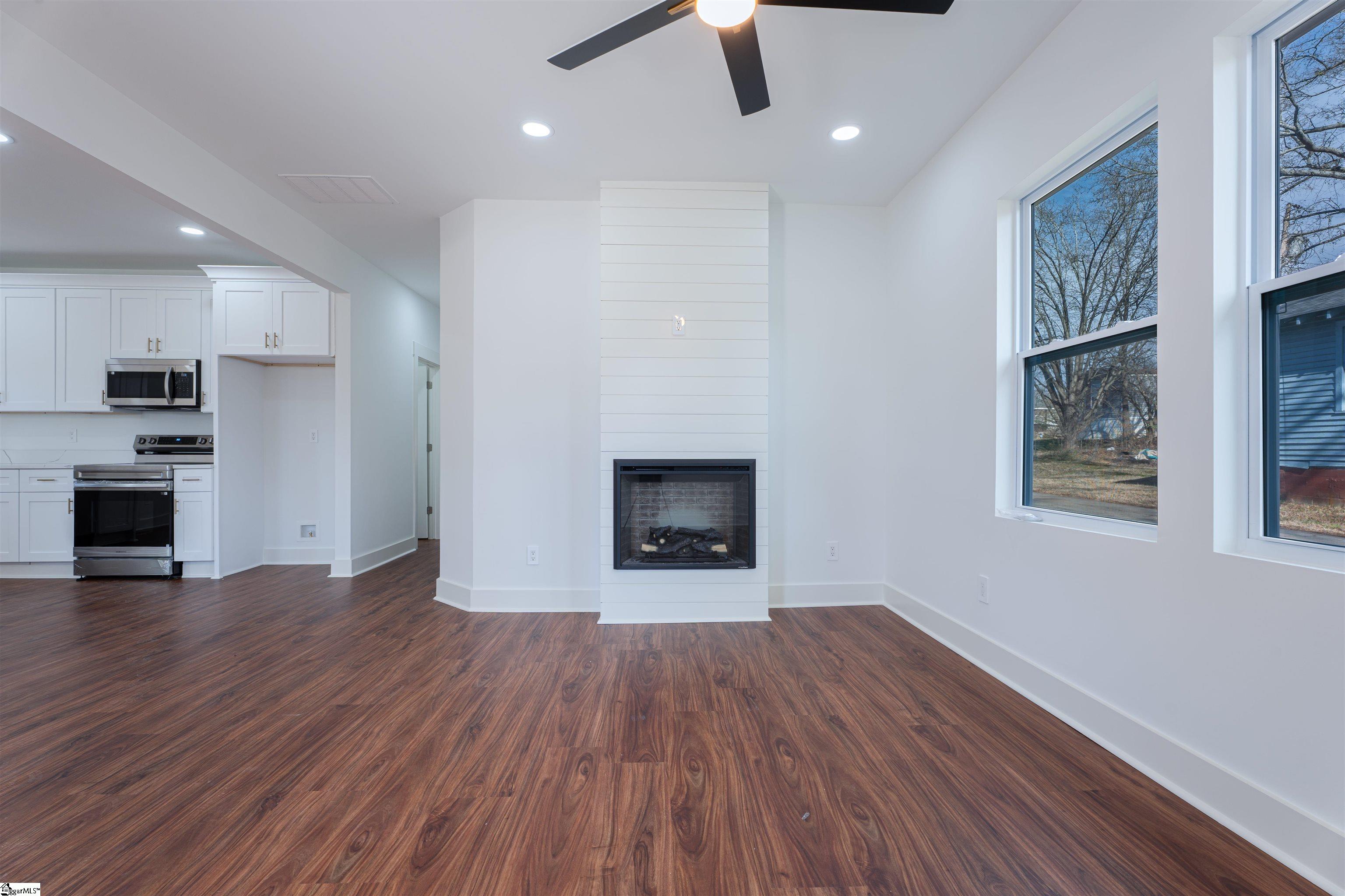 238 Foster Street Anderson, SC 29625 - Photo 5 of 31