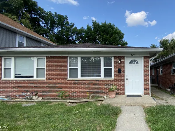 $975 | 621 North Oxford Street, Indianapolis, IN 46201