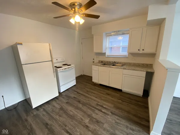 $975 | 621 North Oxford Street, Indianapolis, IN 46201