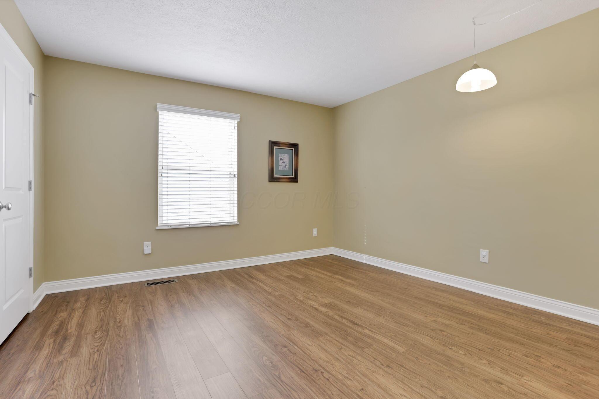 5971 Meehan Road Dublin, OH 43016 - Photo 29 of 36 Secondary bedroom w/walk-in closet