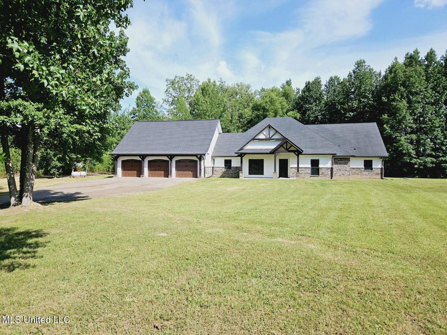 227 Middle Road Flora, MS 39071 - Photo 1 of 29 Resized_20240716_162234_1721165955265