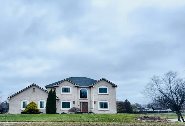 $599,999 | 45 Meadowview Lane, Greenwood, IN 46142