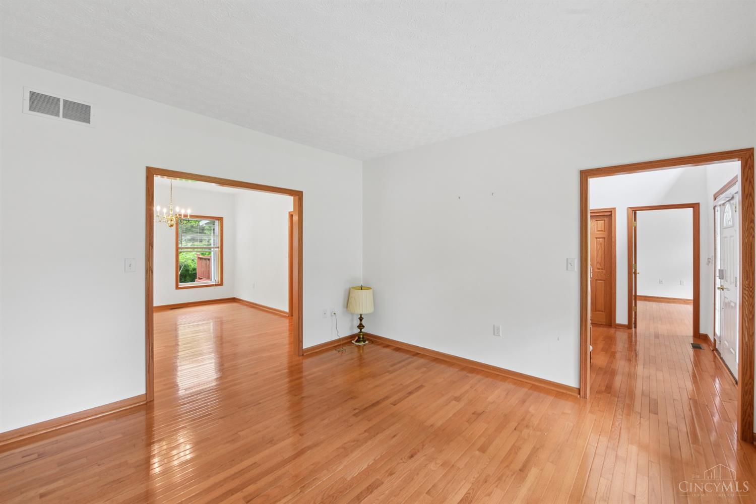 1109 Asbury Road Cincinnati, OH 45255 - Photo 36 of 69